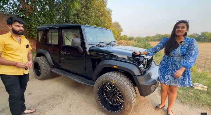 Thar-Roxx-modified-with-alloy-wheels-22-inch