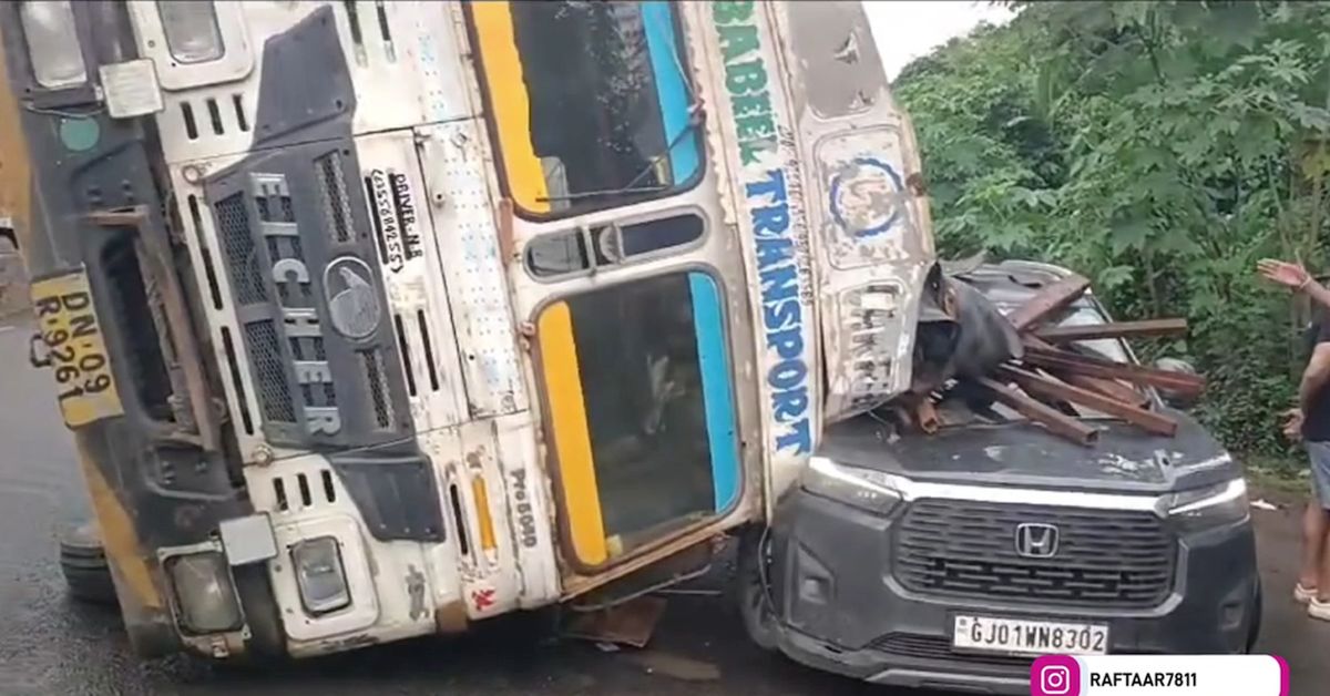 Truck falls on Honda Elevate Truck falls on Honda Elevate