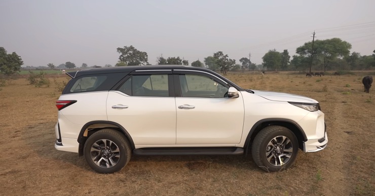 2024-Toyota-Fortuner-Legender-plus-side