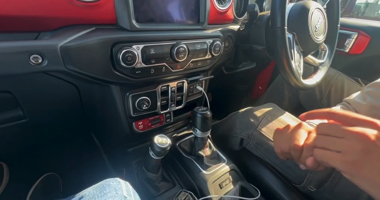 Mahindra-Thar-Roxx-vs-Wrangler-features