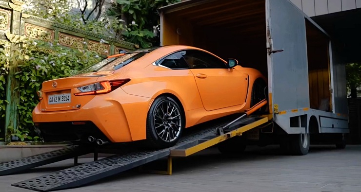 Bren-Garage-Lexus-RCF-delivery-at-home