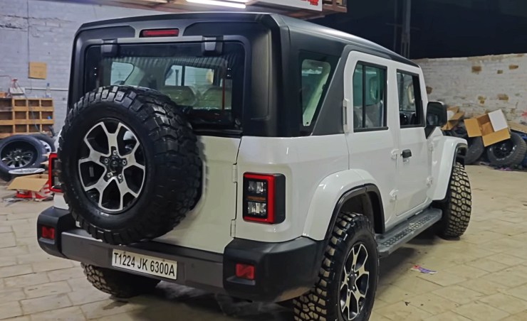 Mahindra-Thar-Roxx-Rubicon-conversion-rear.